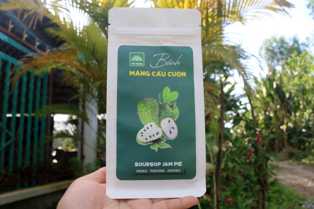 Mãng cầu cuộn bánh phồng